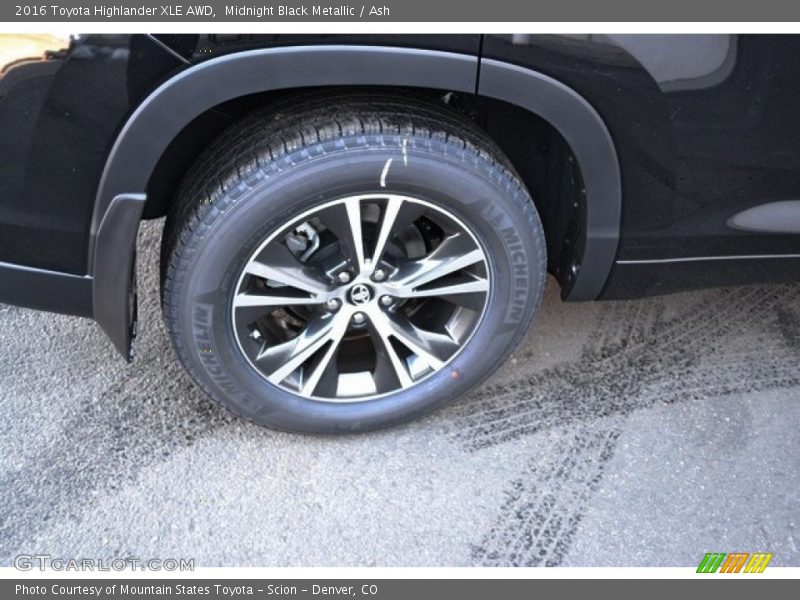Midnight Black Metallic / Ash 2016 Toyota Highlander XLE AWD