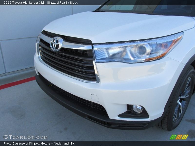 Blizzard Pearl / Black 2016 Toyota Highlander XLE