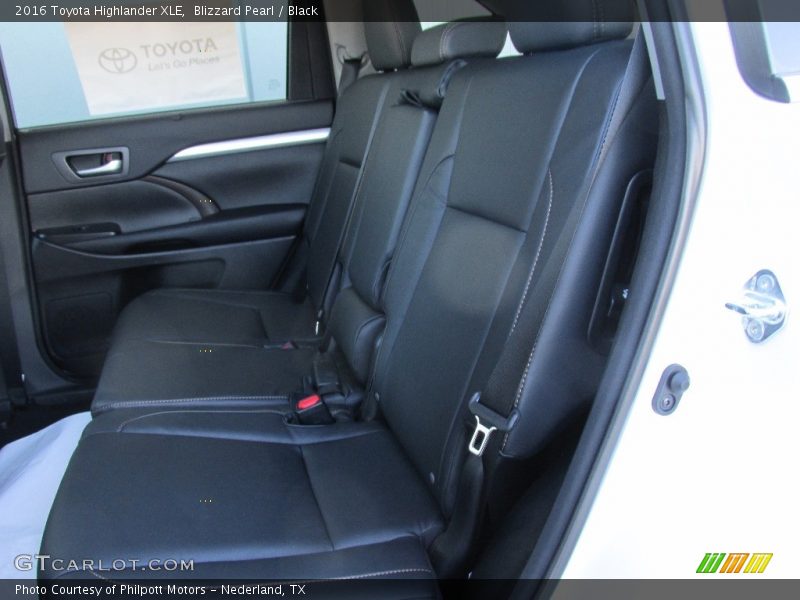 Blizzard Pearl / Black 2016 Toyota Highlander XLE