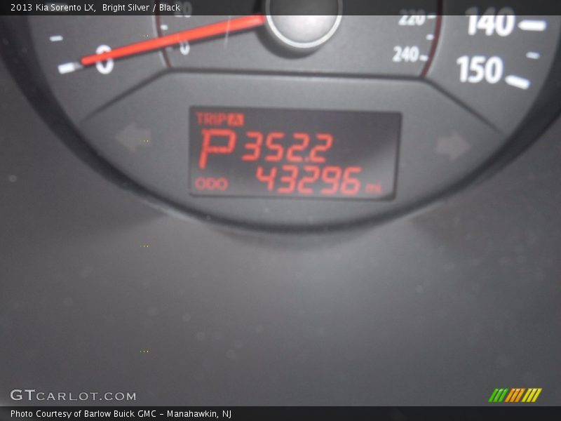 Bright Silver / Black 2013 Kia Sorento LX