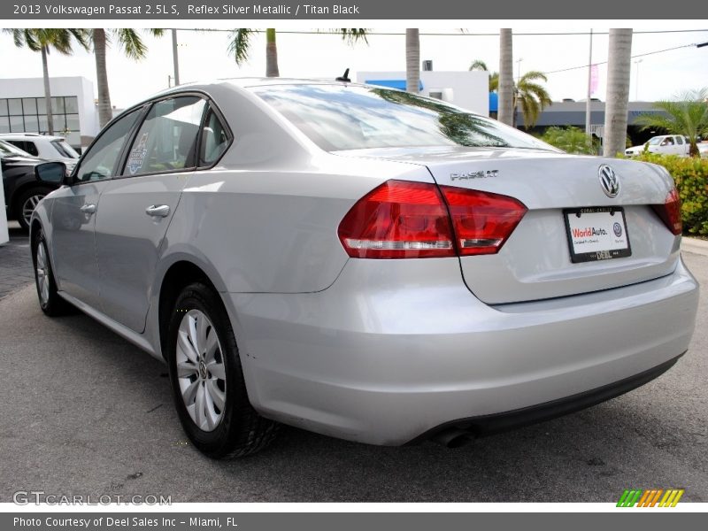 Reflex Silver Metallic / Titan Black 2013 Volkswagen Passat 2.5L S