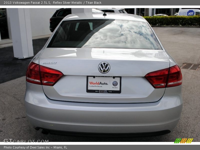Reflex Silver Metallic / Titan Black 2013 Volkswagen Passat 2.5L S
