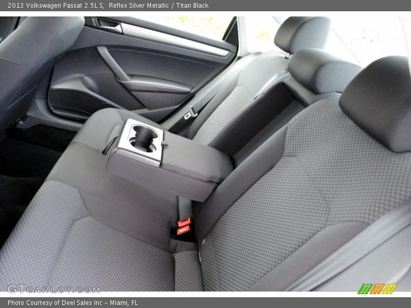 Reflex Silver Metallic / Titan Black 2013 Volkswagen Passat 2.5L S