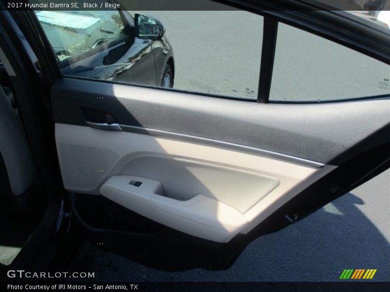 Black / Beige 2017 Hyundai Elantra SE