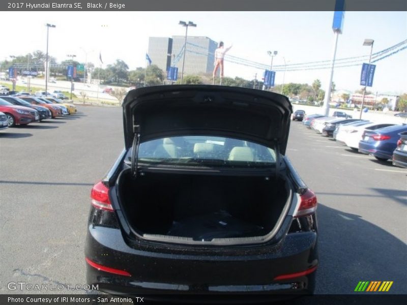 Black / Beige 2017 Hyundai Elantra SE