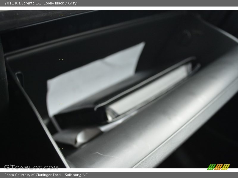 Ebony Black / Gray 2011 Kia Sorento LX
