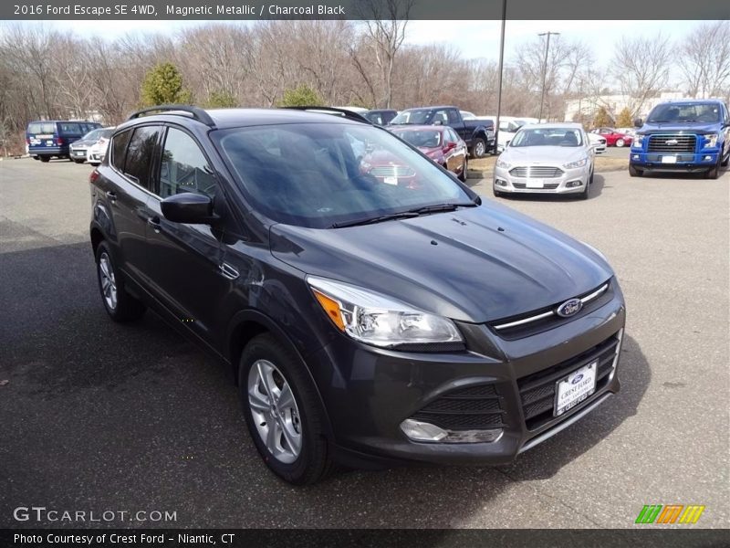 Magnetic Metallic / Charcoal Black 2016 Ford Escape SE 4WD