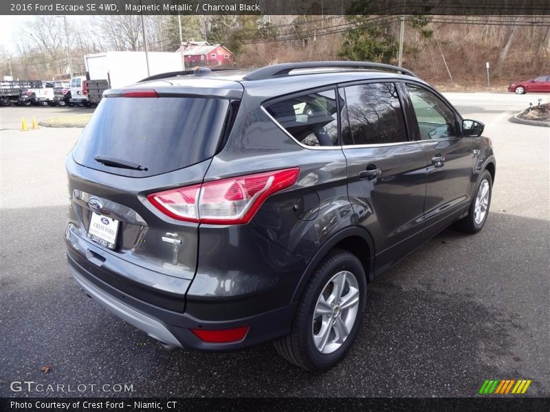 Magnetic Metallic / Charcoal Black 2016 Ford Escape SE 4WD