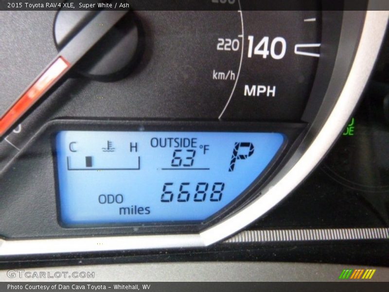 Super White / Ash 2015 Toyota RAV4 XLE