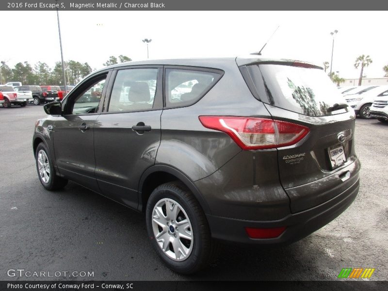 Magnetic Metallic / Charcoal Black 2016 Ford Escape S