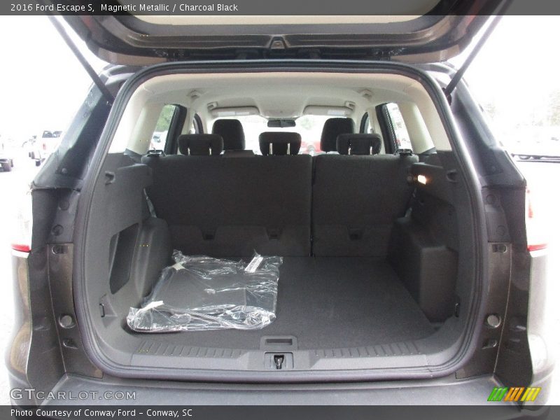 Magnetic Metallic / Charcoal Black 2016 Ford Escape S