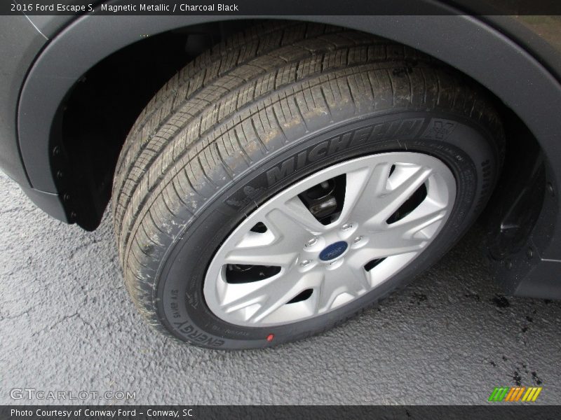 Magnetic Metallic / Charcoal Black 2016 Ford Escape S