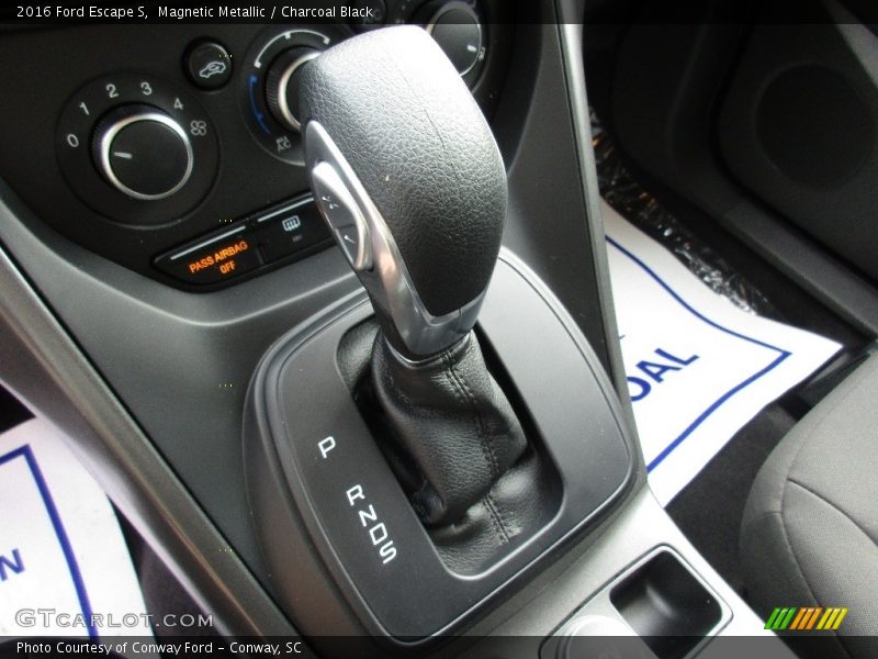 Magnetic Metallic / Charcoal Black 2016 Ford Escape S