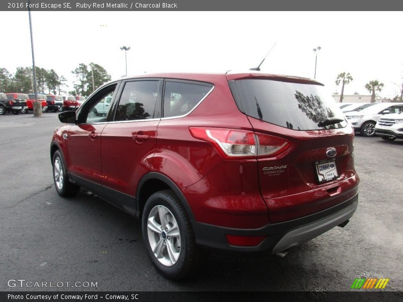 Ruby Red Metallic / Charcoal Black 2016 Ford Escape SE