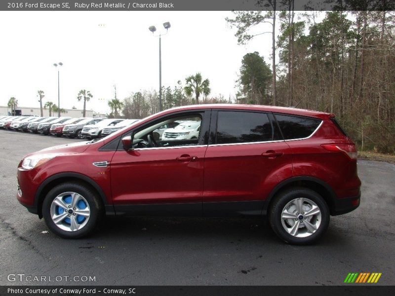 Ruby Red Metallic / Charcoal Black 2016 Ford Escape SE