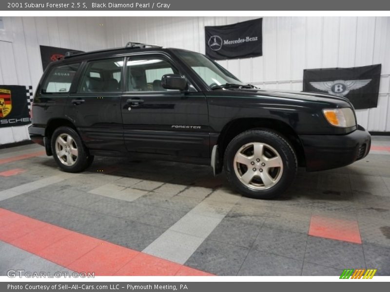 Black Diamond Pearl / Gray 2001 Subaru Forester 2.5 S