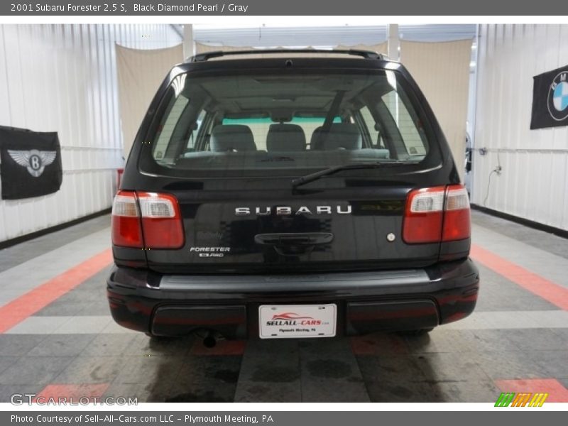 Black Diamond Pearl / Gray 2001 Subaru Forester 2.5 S