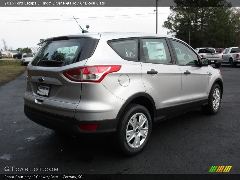 Ingot Silver Metallic / Charcoal Black 2016 Ford Escape S