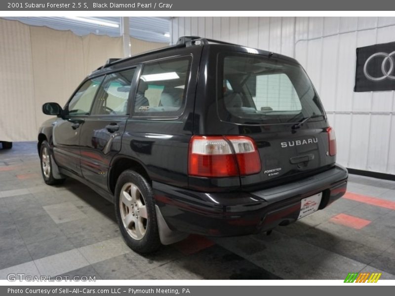 Black Diamond Pearl / Gray 2001 Subaru Forester 2.5 S