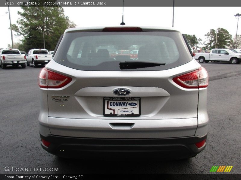 Ingot Silver Metallic / Charcoal Black 2016 Ford Escape S