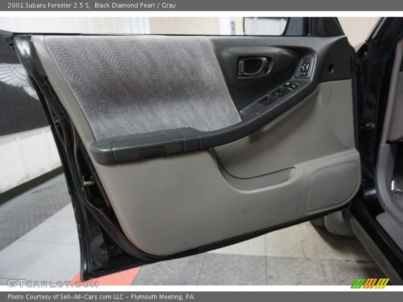 Black Diamond Pearl / Gray 2001 Subaru Forester 2.5 S