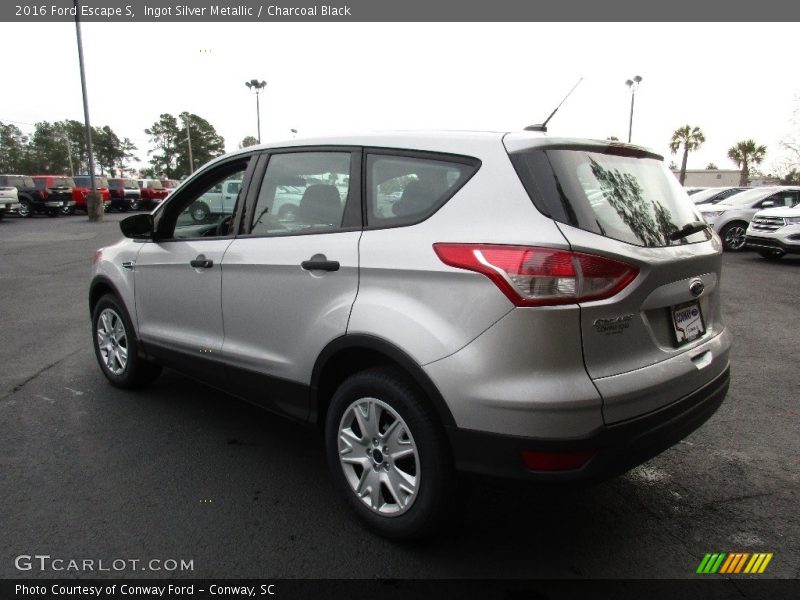 Ingot Silver Metallic / Charcoal Black 2016 Ford Escape S