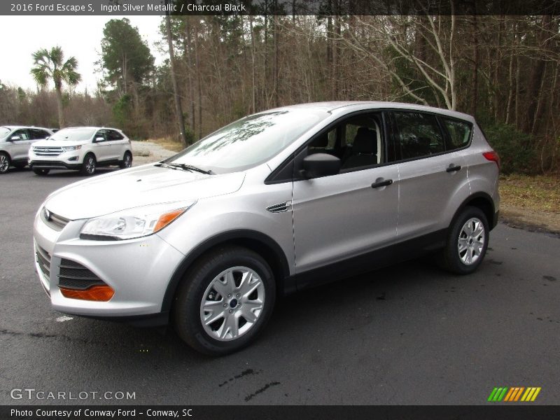 Ingot Silver Metallic / Charcoal Black 2016 Ford Escape S