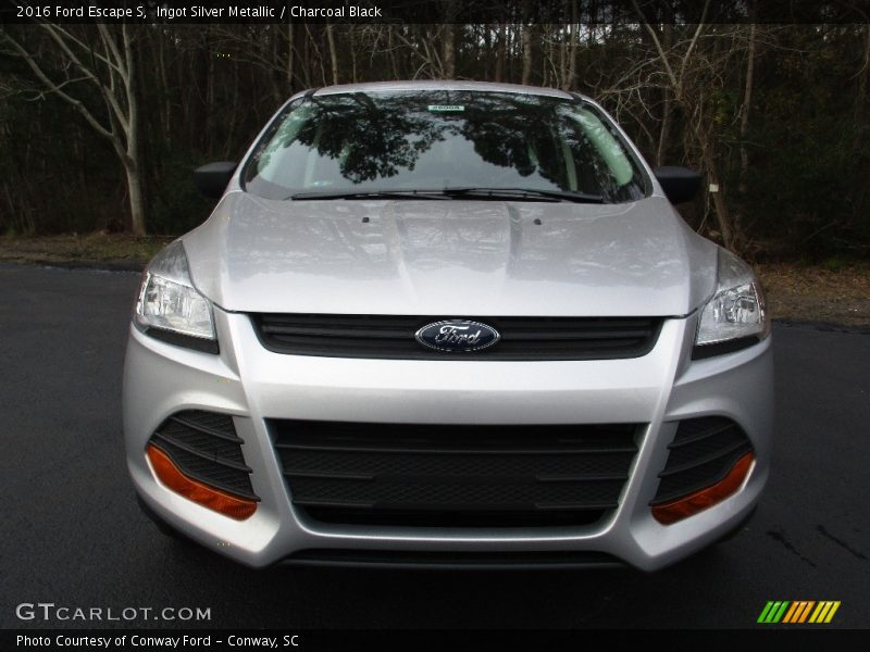 Ingot Silver Metallic / Charcoal Black 2016 Ford Escape S