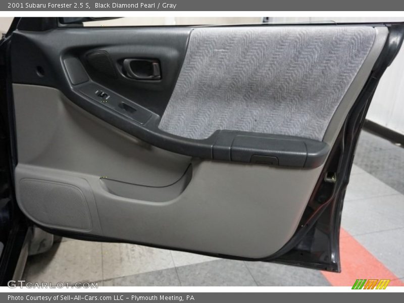 Black Diamond Pearl / Gray 2001 Subaru Forester 2.5 S