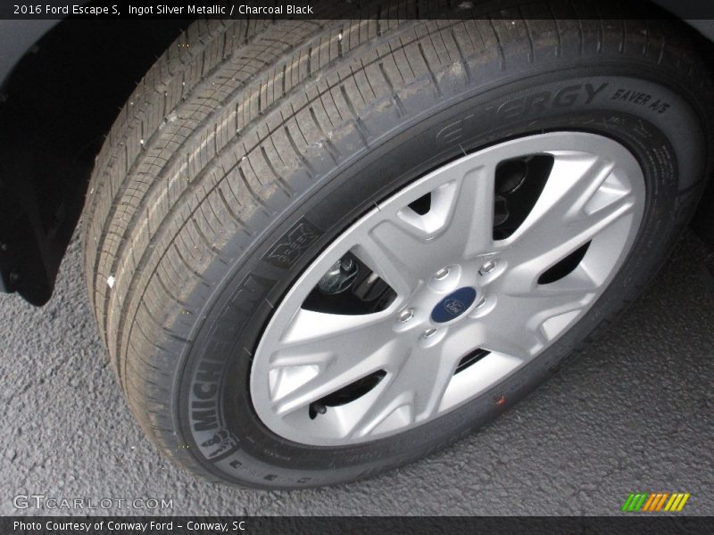 Ingot Silver Metallic / Charcoal Black 2016 Ford Escape S