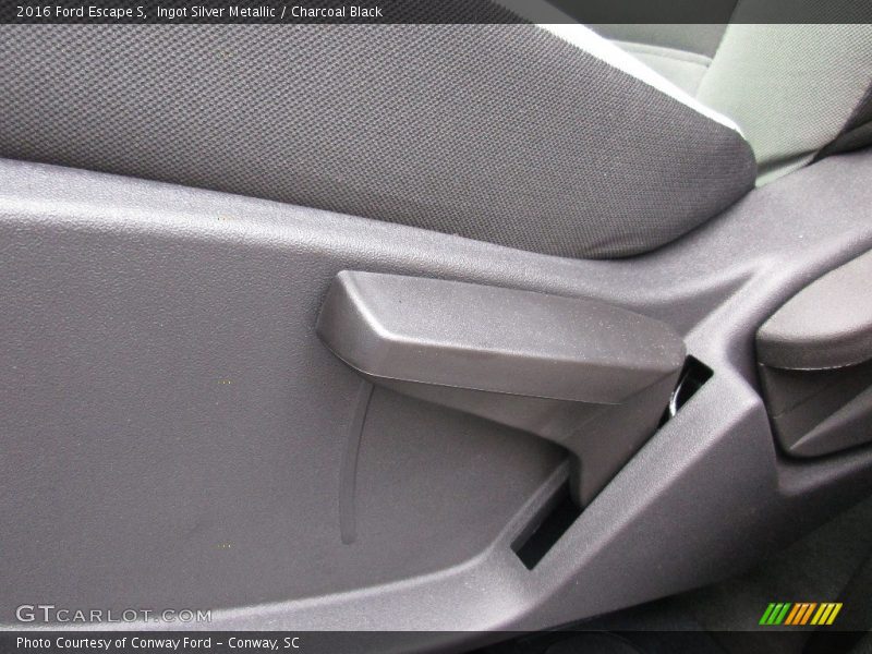 Ingot Silver Metallic / Charcoal Black 2016 Ford Escape S