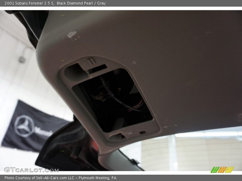 Black Diamond Pearl / Gray 2001 Subaru Forester 2.5 S