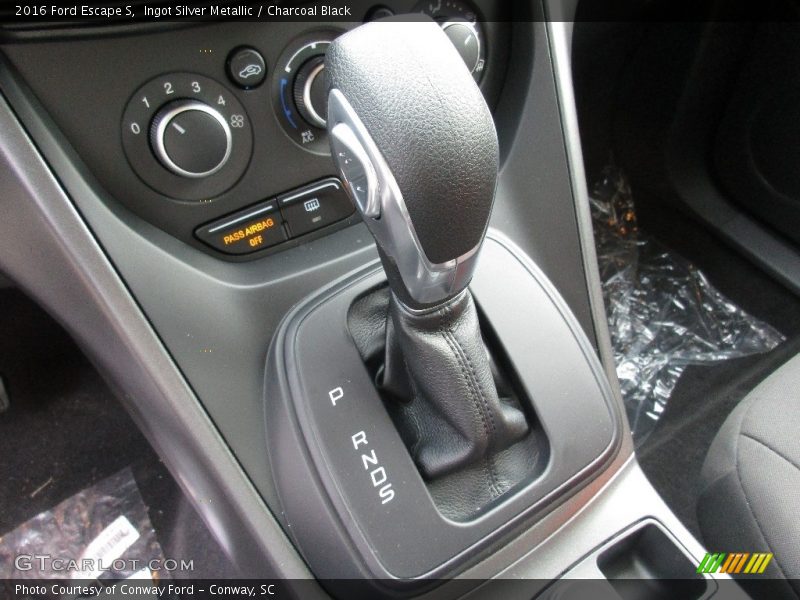 Ingot Silver Metallic / Charcoal Black 2016 Ford Escape S
