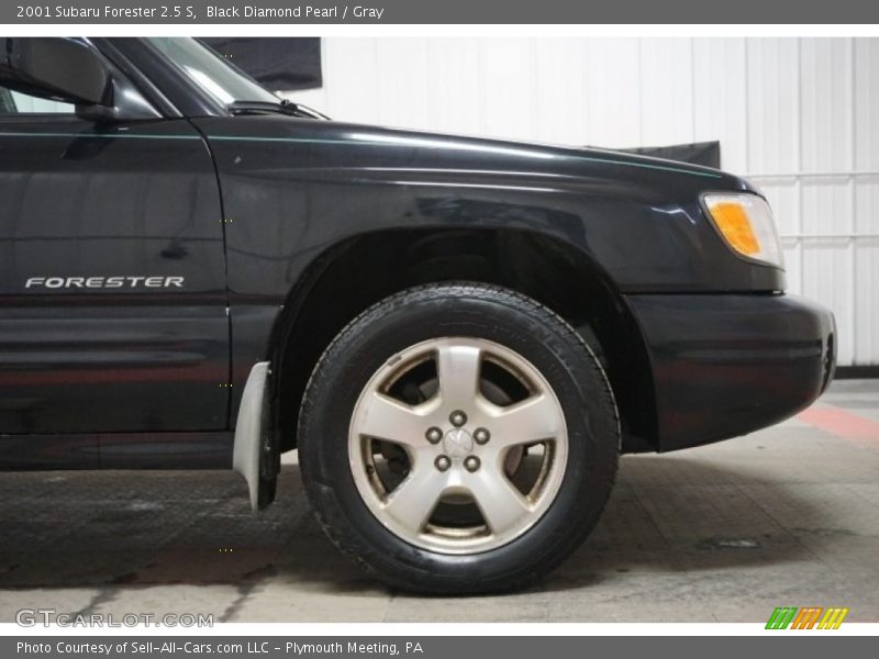 Black Diamond Pearl / Gray 2001 Subaru Forester 2.5 S