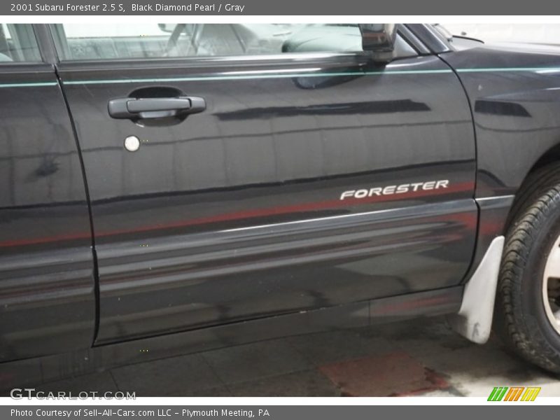 Black Diamond Pearl / Gray 2001 Subaru Forester 2.5 S