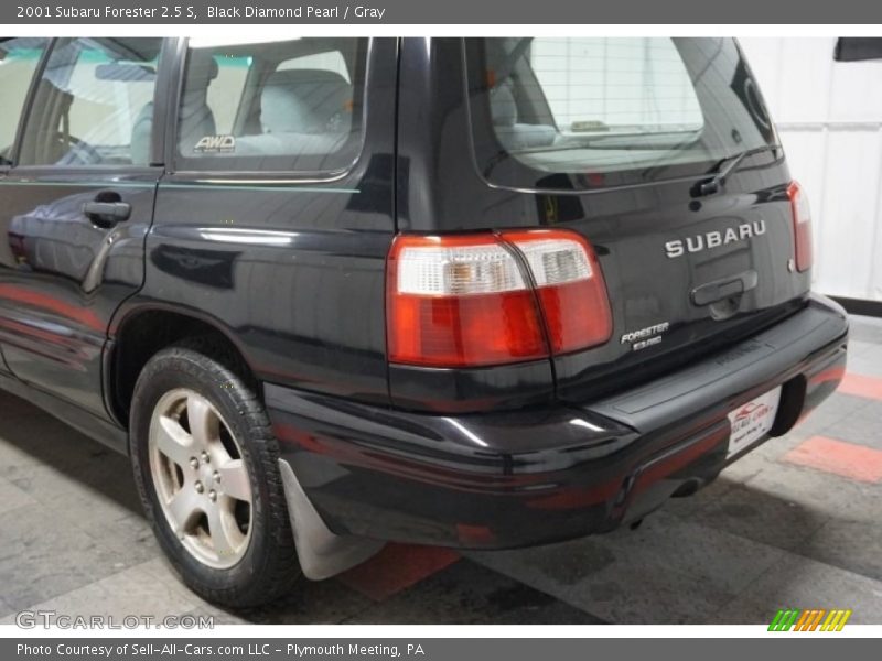 Black Diamond Pearl / Gray 2001 Subaru Forester 2.5 S