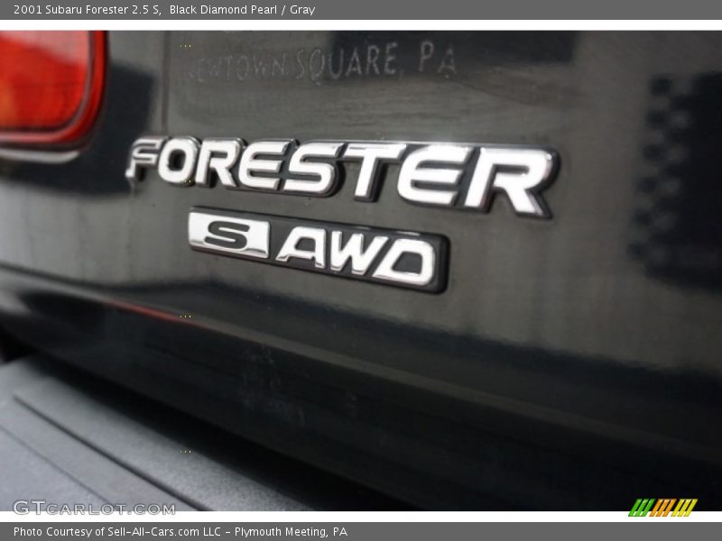Black Diamond Pearl / Gray 2001 Subaru Forester 2.5 S