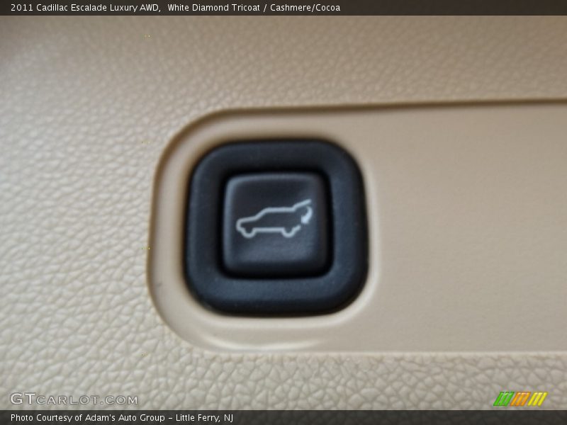 White Diamond Tricoat / Cashmere/Cocoa 2011 Cadillac Escalade Luxury AWD