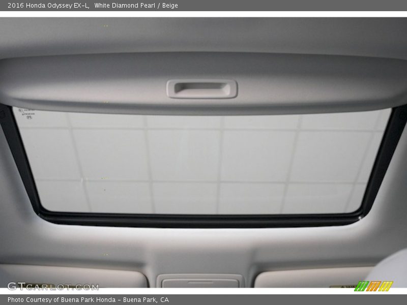 White Diamond Pearl / Beige 2016 Honda Odyssey EX-L