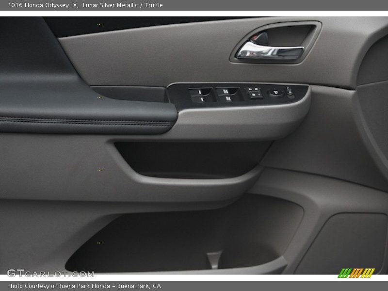 Lunar Silver Metallic / Truffle 2016 Honda Odyssey LX