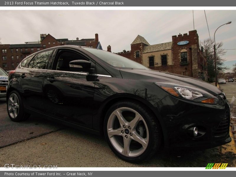 Tuxedo Black / Charcoal Black 2013 Ford Focus Titanium Hatchback