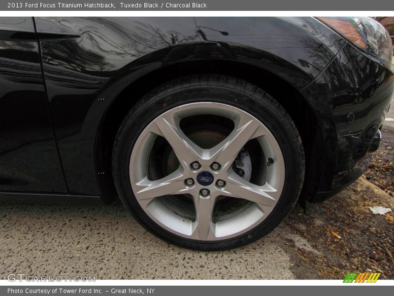 Tuxedo Black / Charcoal Black 2013 Ford Focus Titanium Hatchback