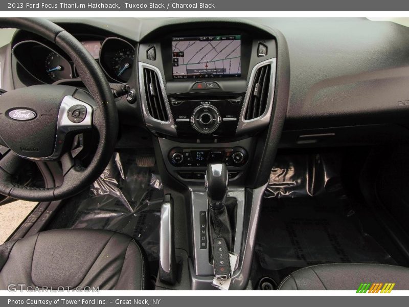 Tuxedo Black / Charcoal Black 2013 Ford Focus Titanium Hatchback