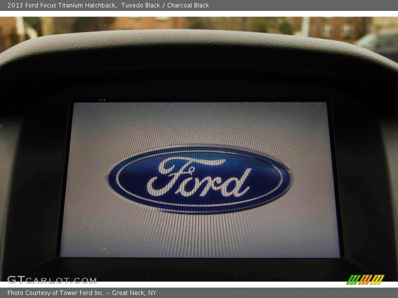 Tuxedo Black / Charcoal Black 2013 Ford Focus Titanium Hatchback