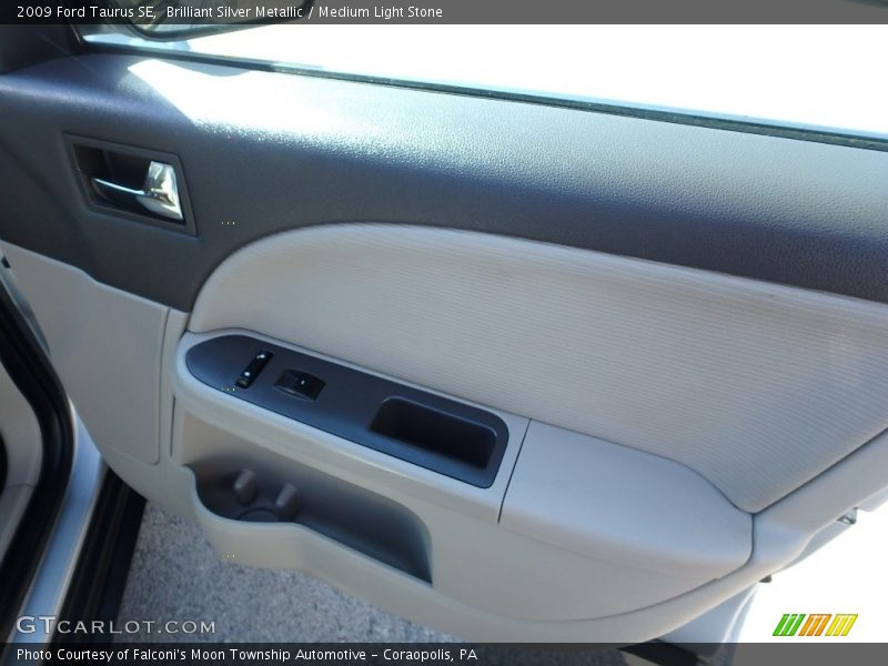 Brilliant Silver Metallic / Medium Light Stone 2009 Ford Taurus SE