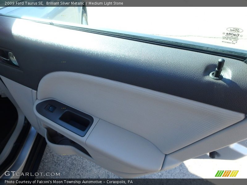 Brilliant Silver Metallic / Medium Light Stone 2009 Ford Taurus SE