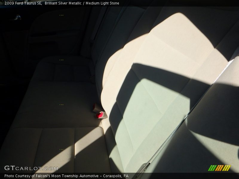 Brilliant Silver Metallic / Medium Light Stone 2009 Ford Taurus SE