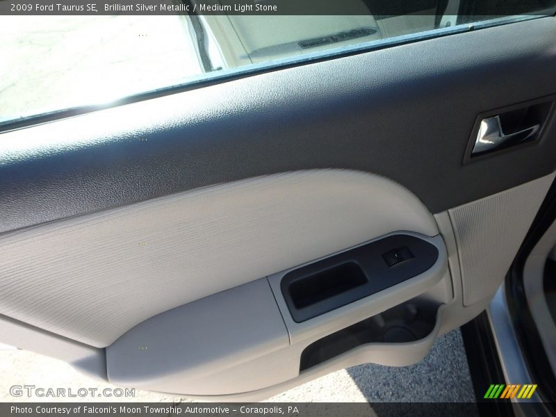 Brilliant Silver Metallic / Medium Light Stone 2009 Ford Taurus SE