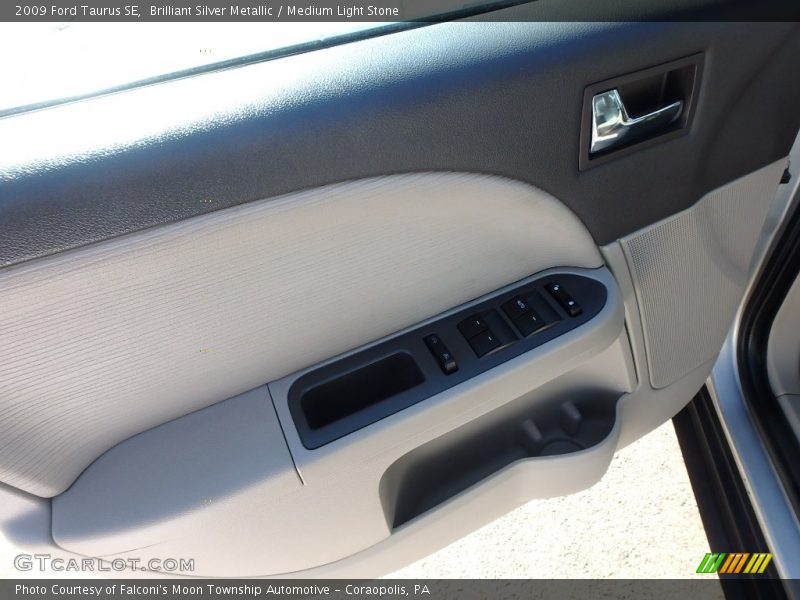 Brilliant Silver Metallic / Medium Light Stone 2009 Ford Taurus SE