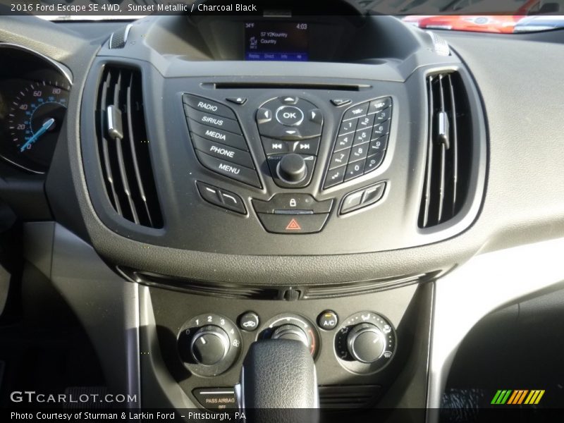 Sunset Metallic / Charcoal Black 2016 Ford Escape SE 4WD